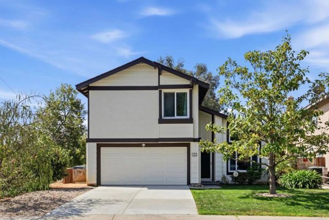 2201 Amber Lane, Escondido, CA 92026