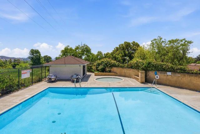 2201 Amber Lane, Escondido, CA 92026