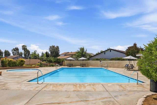 2201 Amber Lane, Escondido, CA 92026