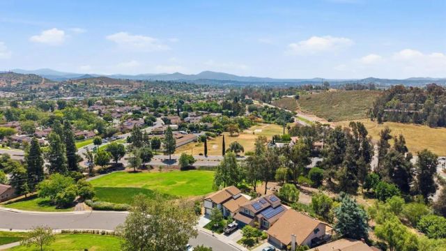 2201 Amber Lane, Escondido, CA 92026