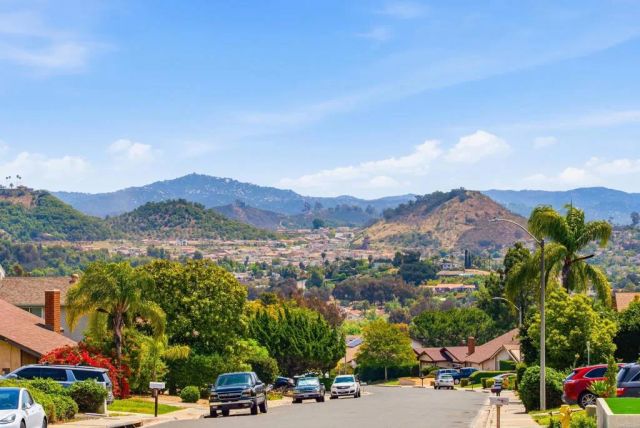 2201 Amber Lane, Escondido, CA 92026