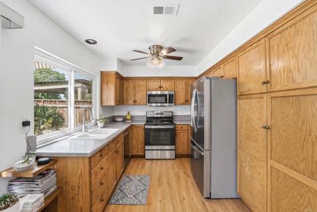 2201 Amber Lane, Escondido, CA 92026