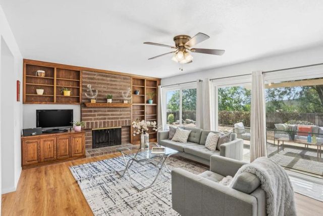 2201 Amber Lane, Escondido, CA 92026