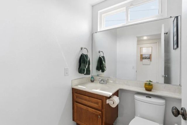 2201 Amber Lane, Escondido, CA 92026
