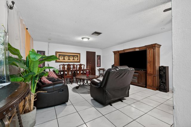 817 NE 20th Street, Belle Glade, FL 33430