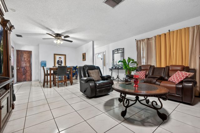 817 NE 20th Street, Belle Glade, FL 33430