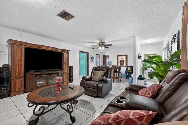 817 NE 20th Street, Belle Glade, FL 33430