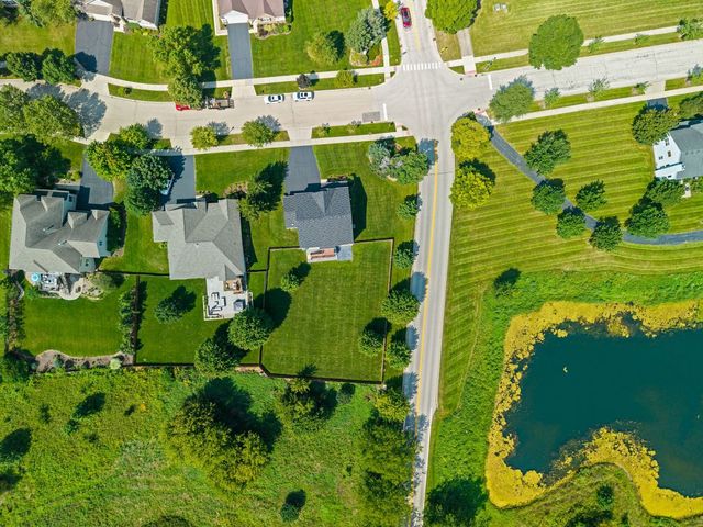 391 Copper Springs Lane, Elgin, IL 60124