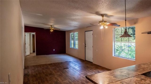 22278 Yellow Rock LN, Carrollton, VA 23314