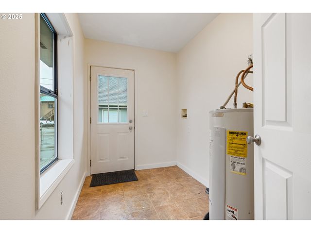 1531 NICHOLS Blvd, Longview, WA 98632