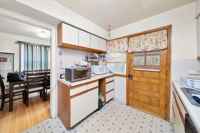 429 Geneva Avenue, Bellwood, IL 60104