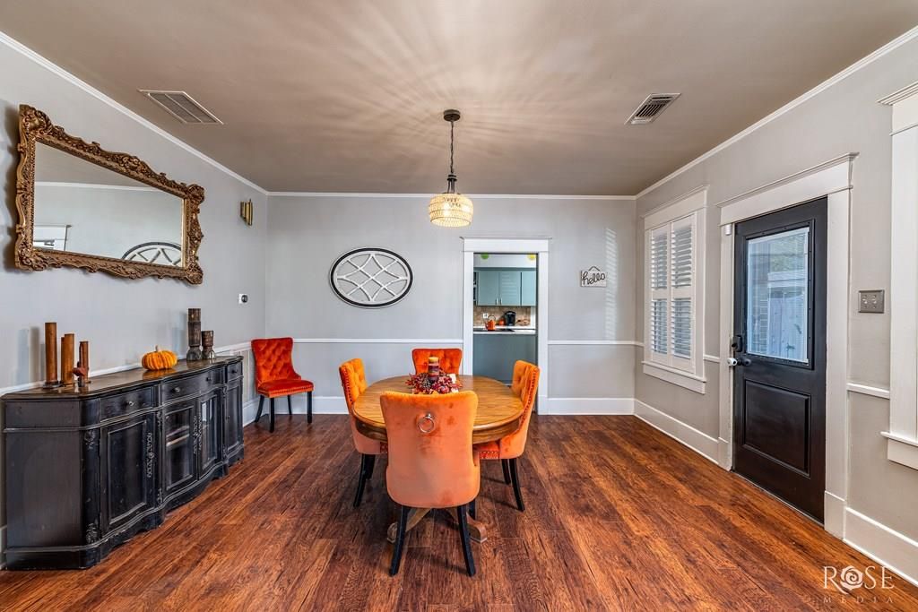 Image 1 of property listing at 423 S Washington Dr, San Angelo, TX 76901