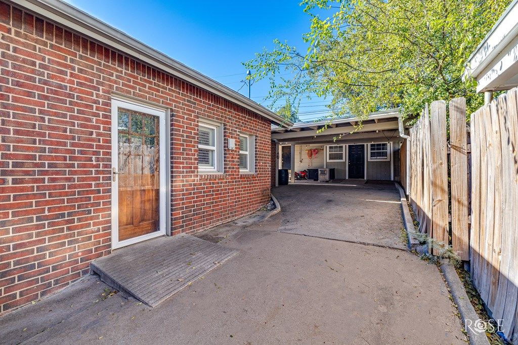 Image 21 of property listing at 423 S Washington Dr, San Angelo, TX 76901