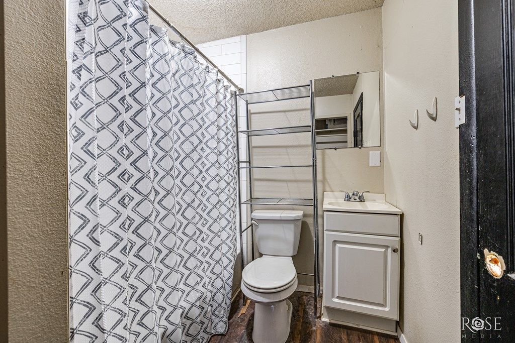 Image 29 of property listing at 423 S Washington Dr, San Angelo, TX 76901