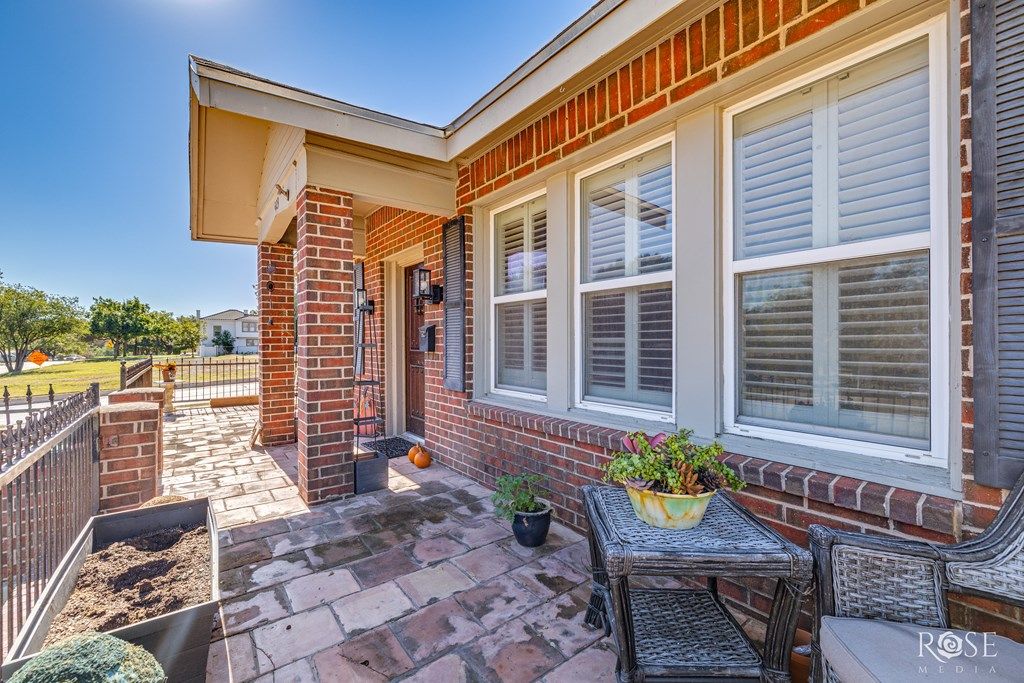 Image 34 of property listing at 423 S Washington Dr, San Angelo, TX 76901