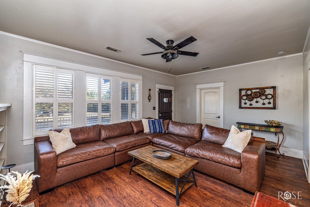 Image 6 of property listing at 423 S Washington Dr, San Angelo, TX 76901