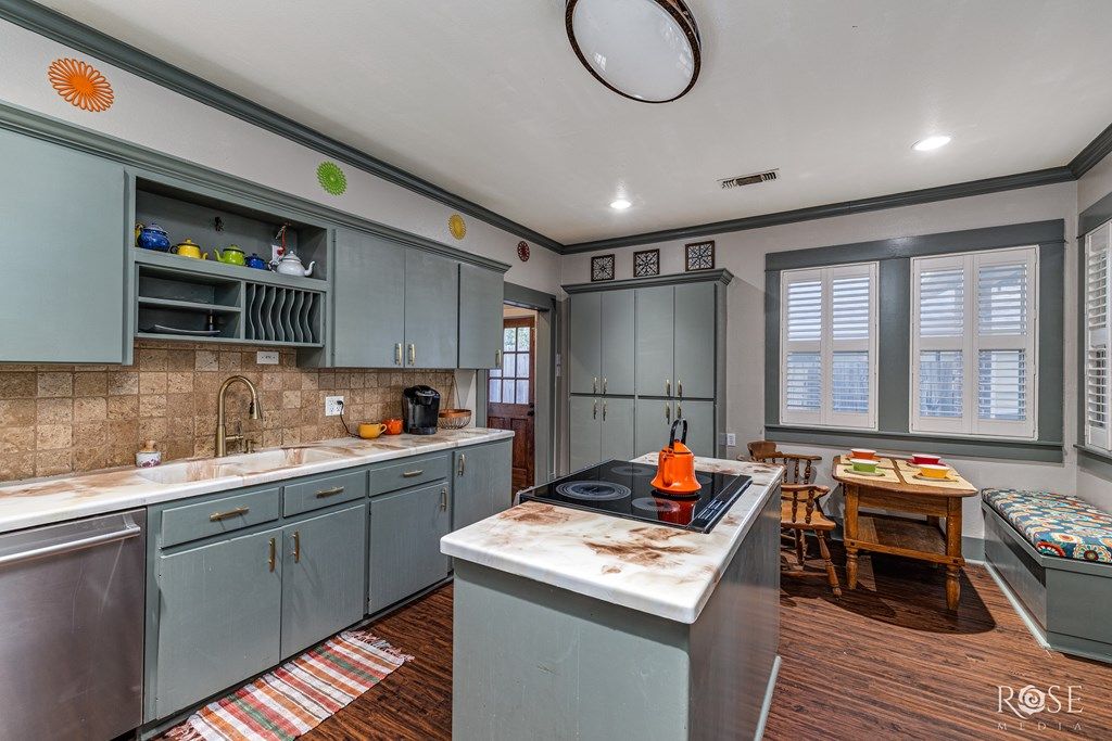 Image 9 of property listing at 423 S Washington Dr, San Angelo, TX 76901