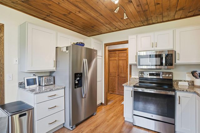 876 Curry Trail, Eagan, MN 55123