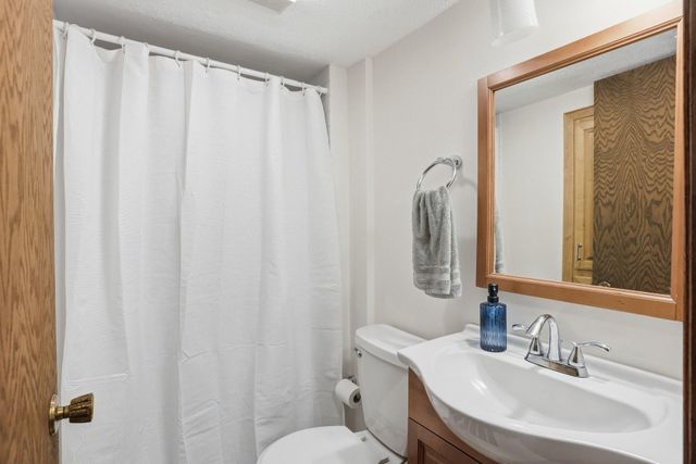 876 Curry Trail, Eagan, MN 55123