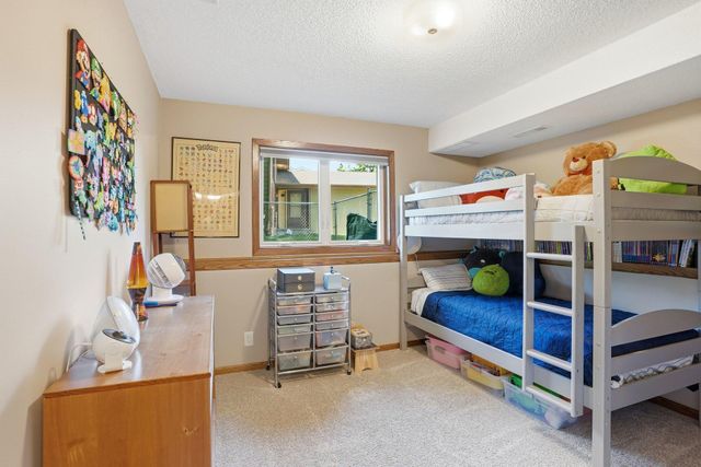 876 Curry Trail, Eagan, MN 55123