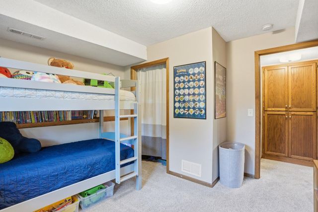 876 Curry Trail, Eagan, MN 55123