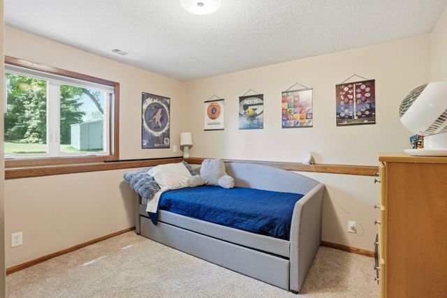 876 Curry Trail, Eagan, MN 55123