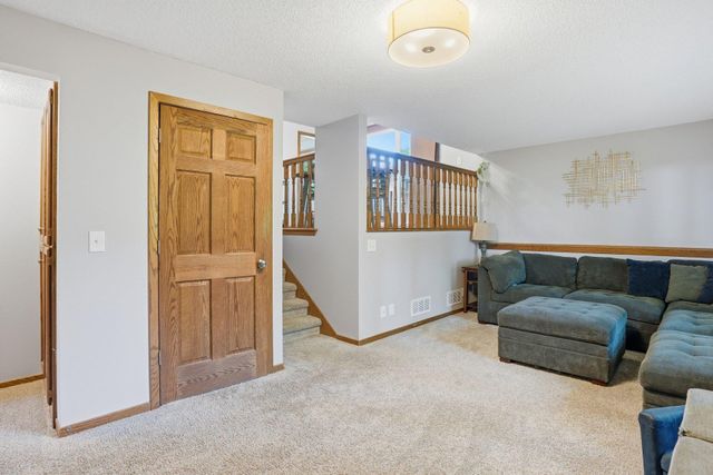 876 Curry Trail, Eagan, MN 55123