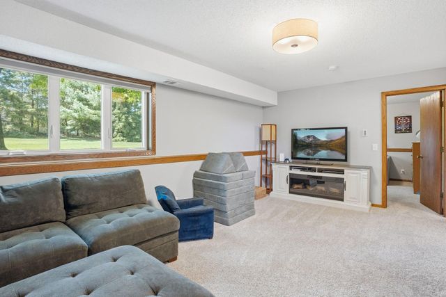 876 Curry Trail, Eagan, MN 55123