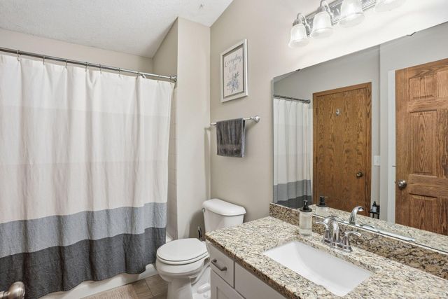 876 Curry Trail, Eagan, MN 55123