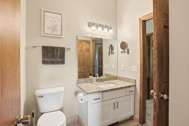 876 Curry Trail, Eagan, MN 55123