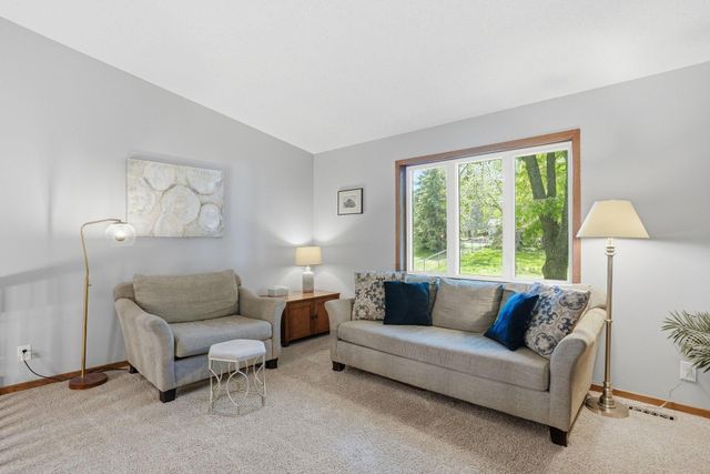 876 Curry Trail, Eagan, MN 55123