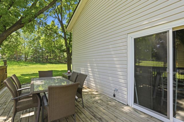 876 Curry Trail, Eagan, MN 55123