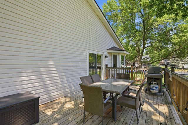 876 Curry Trail, Eagan, MN 55123