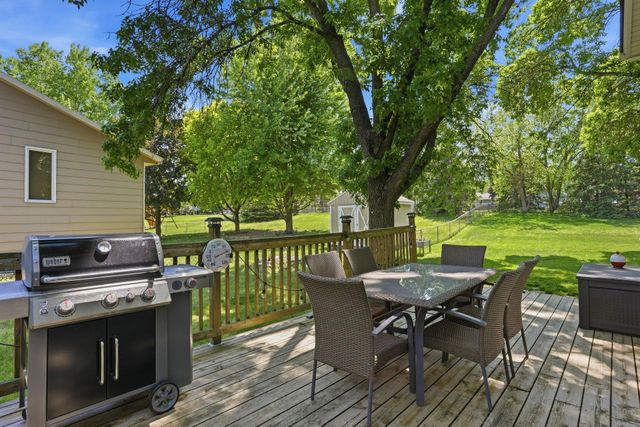876 Curry Trail, Eagan, MN 55123