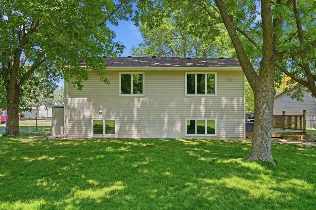 876 Curry Trail, Eagan, MN 55123