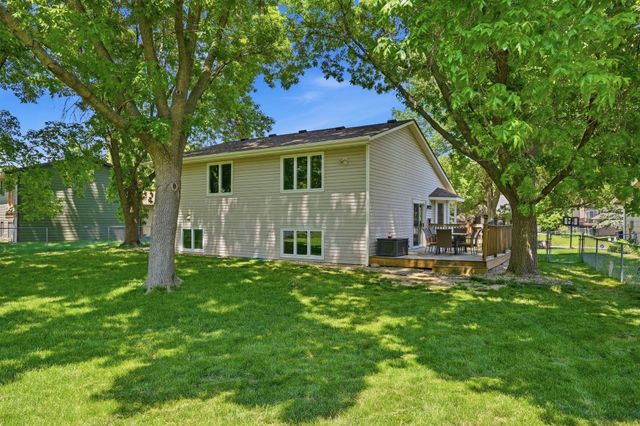 876 Curry Trail, Eagan, MN 55123