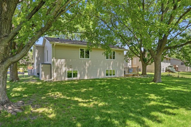 876 Curry Trail, Eagan, MN 55123