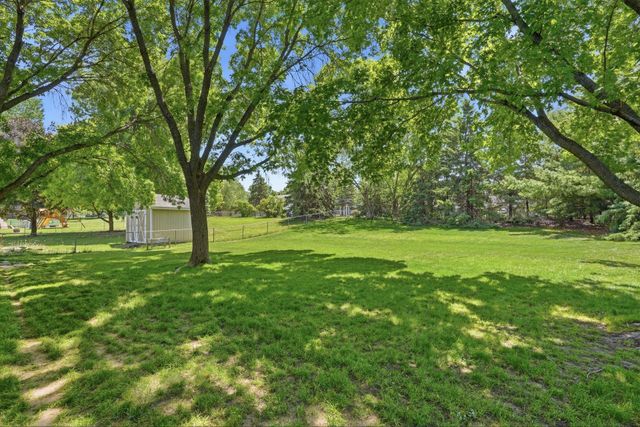876 Curry Trail, Eagan, MN 55123