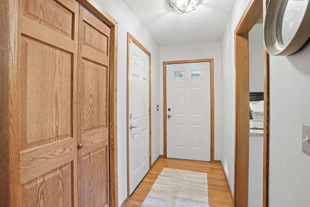876 Curry Trail, Eagan, MN 55123