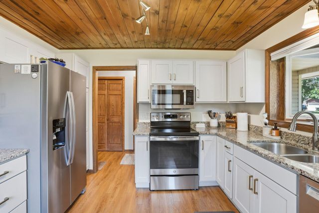 876 Curry Trail, Eagan, MN 55123