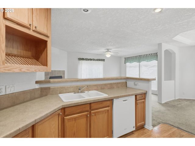24702 E CEDAR HILL Ter, Welches, OR 97067