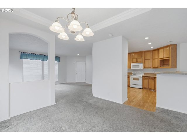 24702 E CEDAR HILL Ter, Welches, OR 97067