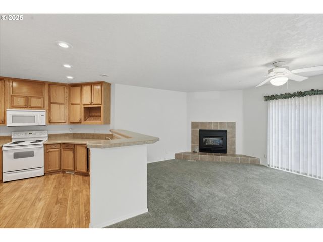 24702 E CEDAR HILL Ter, Welches, OR 97067