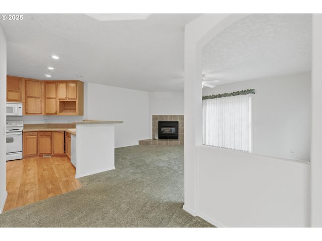 24702 E CEDAR HILL Ter, Welches, OR 97067