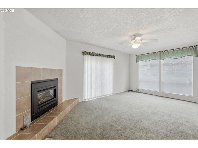 24702 E CEDAR HILL Ter, Welches, OR 97067