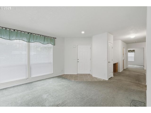 24702 E CEDAR HILL Ter, Welches, OR 97067