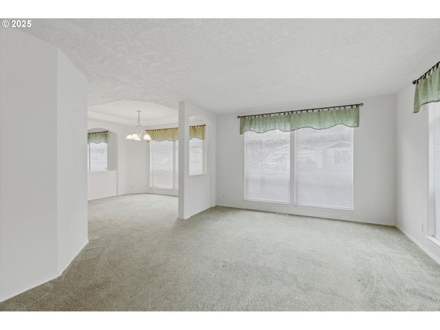 24702 E CEDAR HILL Ter, Welches, OR 97067