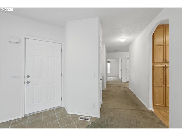 24702 E CEDAR HILL Ter, Welches, OR 97067