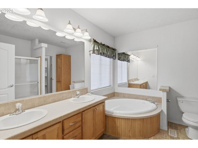 24702 E CEDAR HILL Ter, Welches, OR 97067