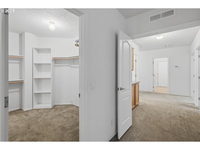 24702 E CEDAR HILL Ter, Welches, OR 97067